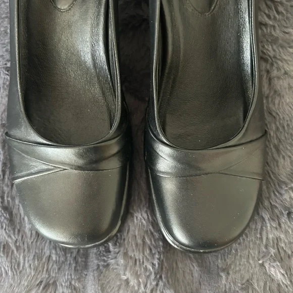 Dansko Black Leather Heels Size 38 - Picture 4 of 8